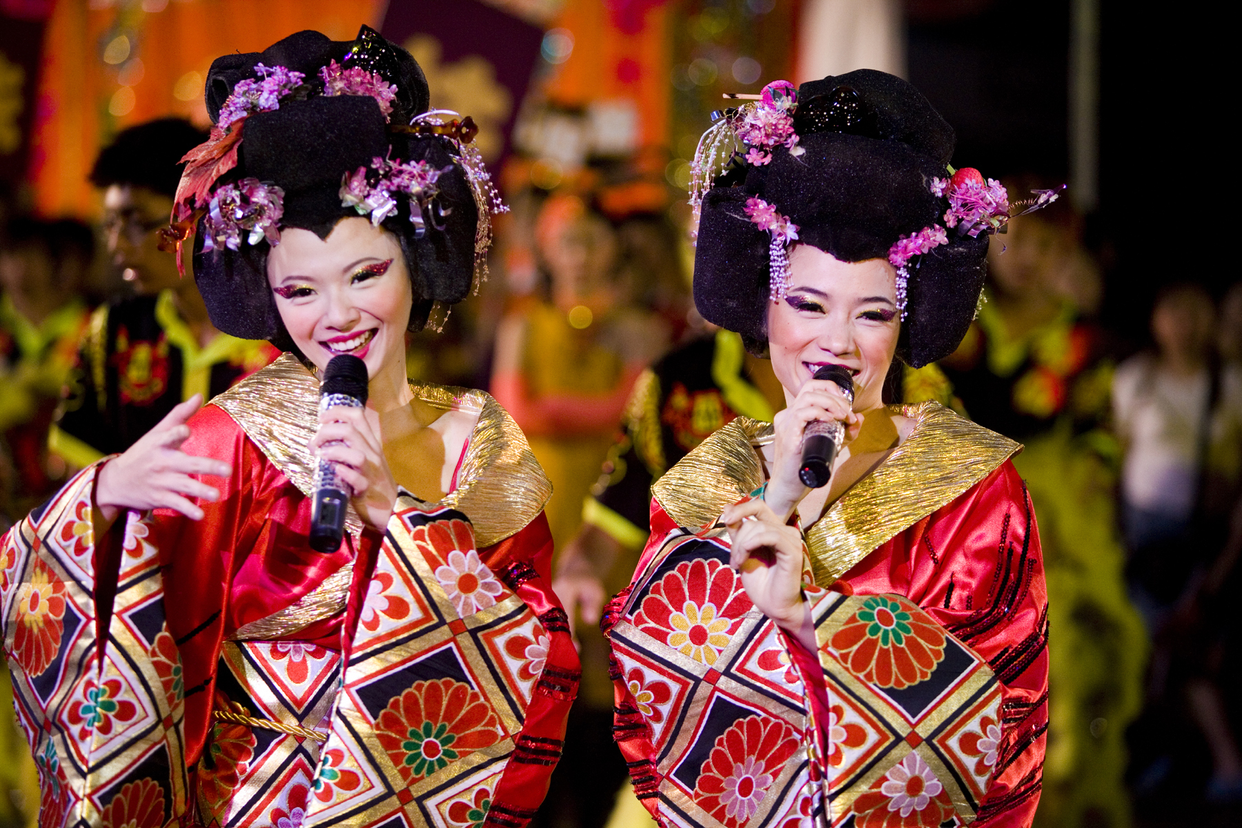 881